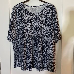 Black & White floral women’s blouse. NWT. XL.